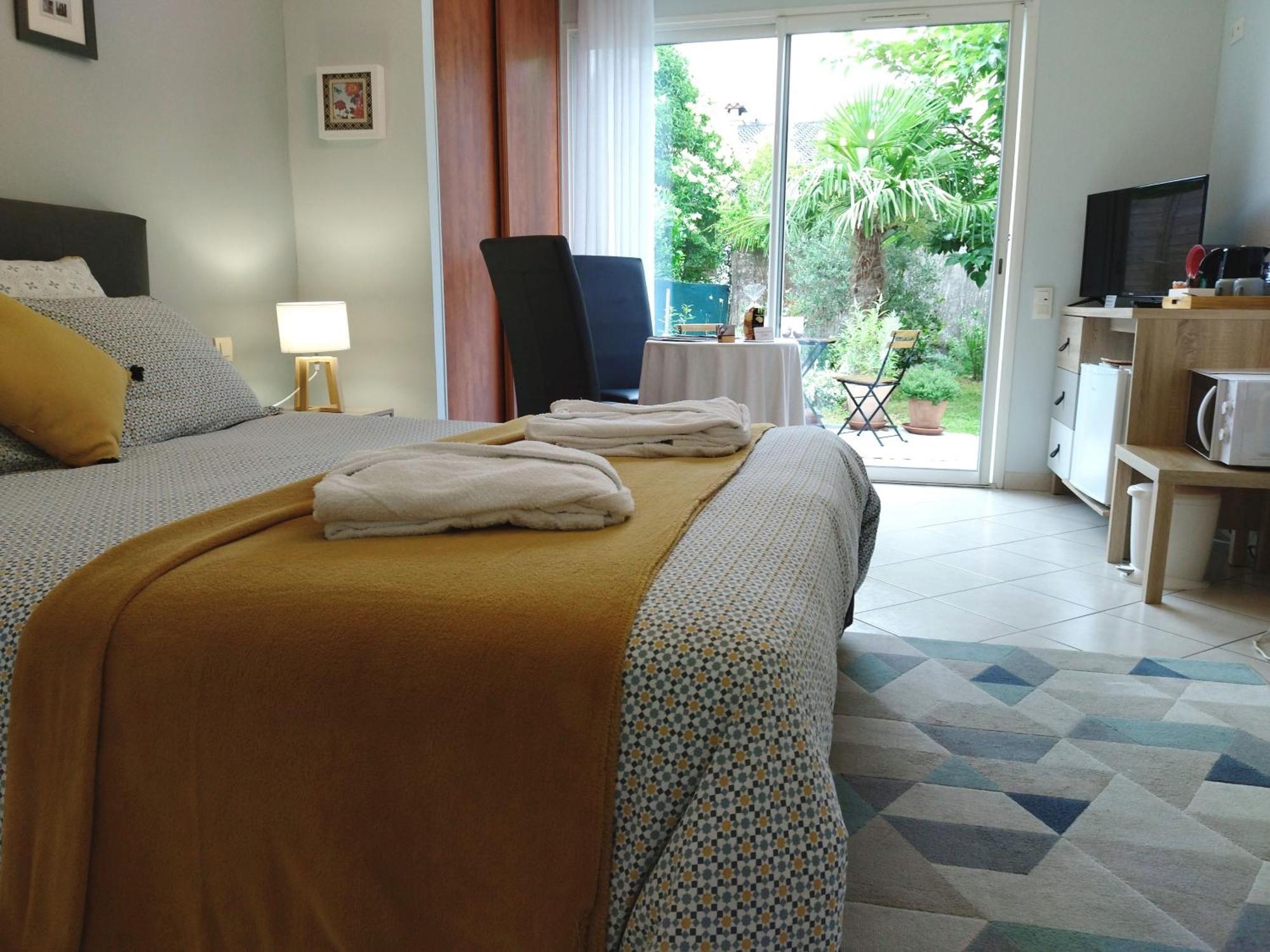 Fleurs De Cosmos Bed & Breakfast Albi